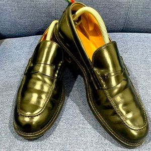 Near new Gucci size 7- US Size 8 black Shoes.